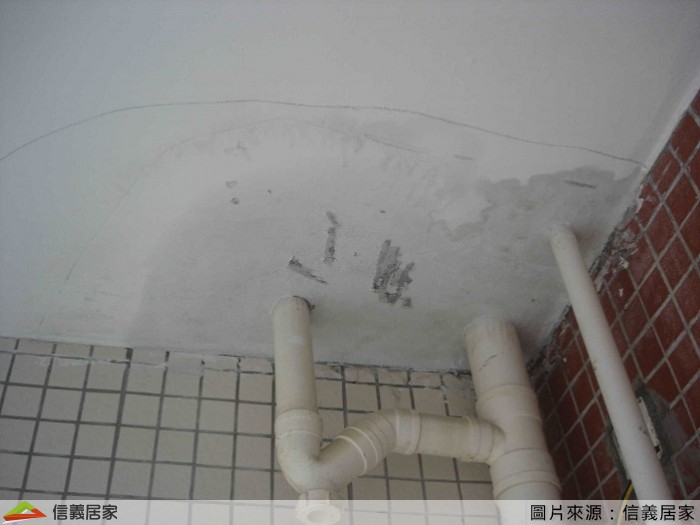 記得記錄滲水情況是持續滲漏,或只有特定時間滲漏,例如樓上用水時,持續滲漏代表有可能是管線破損,而特定時間漏水則可能是地面防水不良所導致。