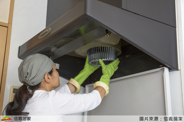【抽油煙機】 大火快炒油煙是造成肺癌的原因之一,所以抽油煙機很重要!如果油污卡太厚,會讓抽油煙機的風扇運轉不善,通風效益大減弱。話不多說,快幫抽油煙機除油垢!