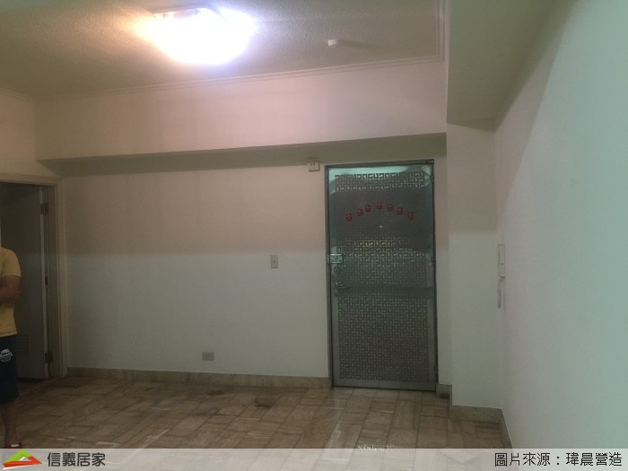 老舊華廈最容易遇到光線不足的問題,即便是白天在室內也得開燈。