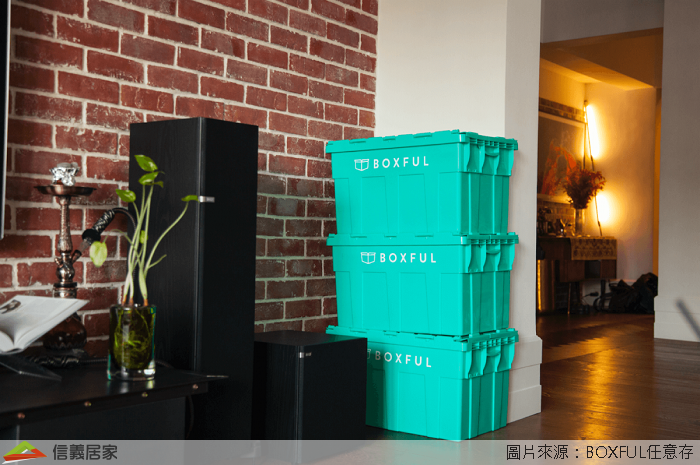真正開始打掃前,先拉開抽屜、衣櫃檢查看看是否積累許多不必要的物品,導致東西越來越沒地方放了呢?趁現在把這一季穿不到10次的衣服一併整理回收吧!書櫃抽屜中一直沒能拿出來擺放的旅行紀念品、鮮少使用的小物,是時候斷捨離騰出更多空間!