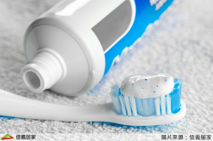 ▲即使過期了清潔效果依然存在,用來清潔小物、防霉還是很好用的喔!