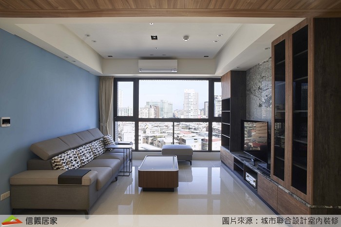 四房兩廳的格局,分別規劃成主臥、兒童房、書房及更衣室,全室規劃系統櫃統一收納;進門玄關處使用了清新優雅的六角磚,利用花磚拼貼混搭,規劃一區適合屋主氣質的落塵區,為了收納需求在玄關一旁結合系統櫃與鞋櫃加大收納範圍。 書房採開放式配置,一旁的開放式櫃體方便書籍拿取;臥房內的櫃體一致採用淺色木皮白胡桃配上龐貝黃杉,臥室良好的採光則靠斑馬簾來控制最舒適的光線,讓室內環境完整沐浴在陽光之下。