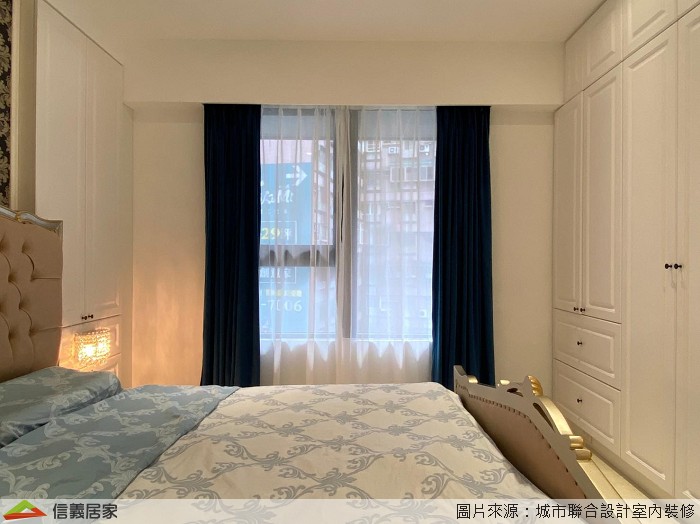 主臥|古典、美式一線間 精巧融合古典及美式風格的線板元素又再次運用在主臥裡,連續性的古典線板,以清新素雅的白色為基底,將床頭邊兩盞精美的水晶燈與華麗宮廷風的床頭板恰到好處的串連在一起,一點也不顯突兀,反而營造出賞心悅目的浪漫公主房。