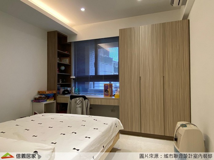 兒童房|青綠主牆,悠活空間感 採用「森林」的翠綠為發想,淡淡的青綠色伴著木質感的衣櫃、書桌、收納架,讓房間充滿著悠閒的渡假氛圍,希望孩子在繁重的課業下,有著一片自己的天空休息充電,重整腳步再出發!