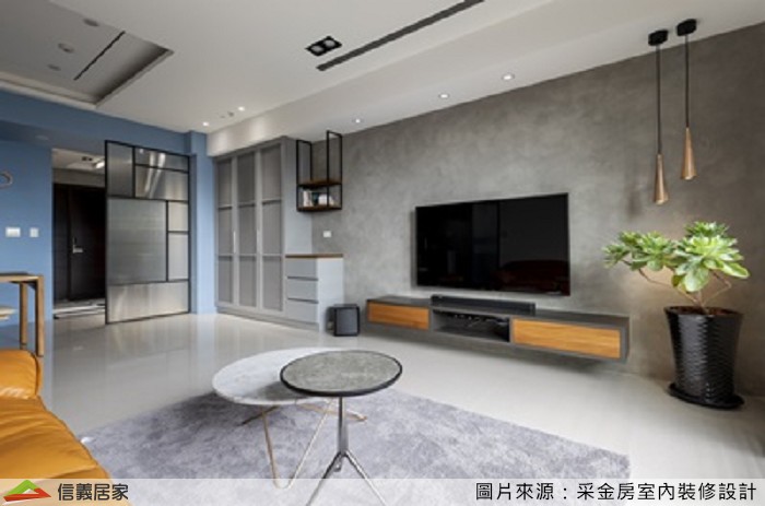 灰色客廳室內裝潢設計，包括茶几、電視櫃裝潢圖片