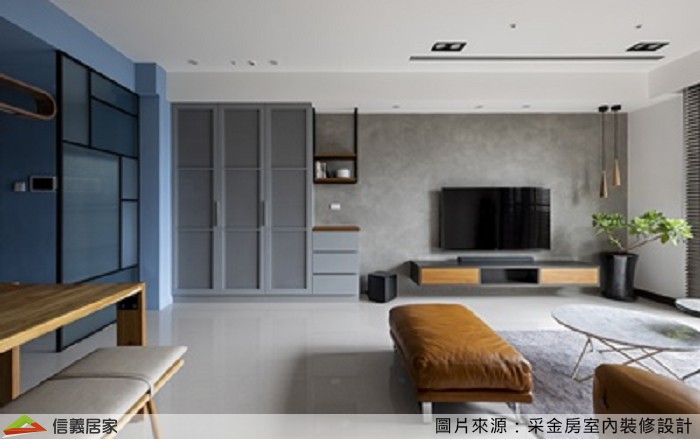 灰色客廳室內裝潢設計，包括茶几、收納櫃、電視牆、電視櫃裝潢圖片
