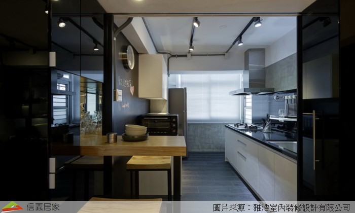 灰色開放式廚房室內裝潢設計，包括餐桌、流理台、餐椅裝潢圖片
