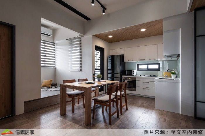 咖啡色餐廳,咖啡色開放式廚房,咖啡色和室室內裝潢設計，包括餐桌、流理台、餐椅、百葉窗裝潢圖片
