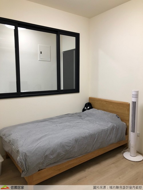 白色臥室室內裝潢設計，包括床裝潢圖片