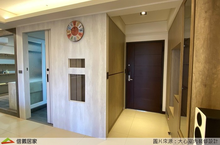 白色玄關室內裝潢設計，包括收納櫃裝潢圖片