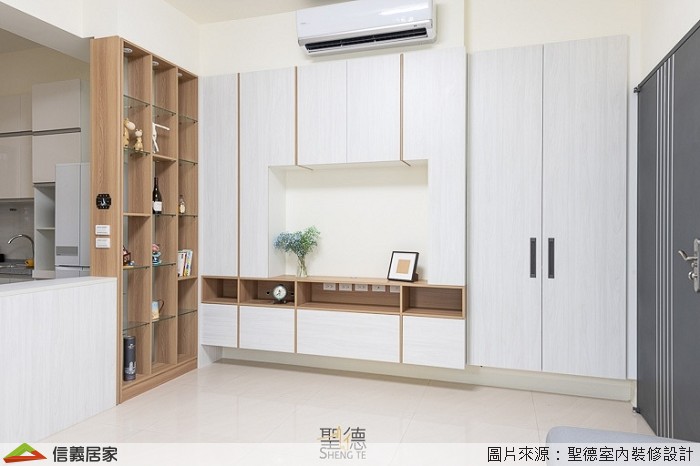 白色玄關室內裝潢設計，包括收納櫃、展示櫃、置物櫃裝潢圖片