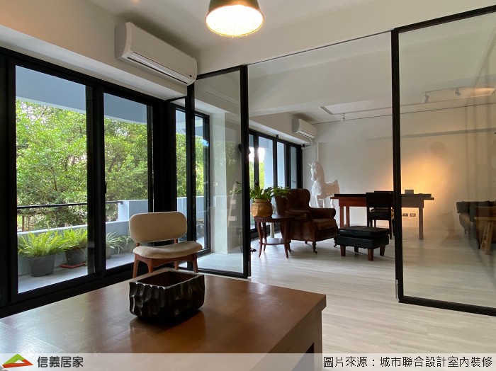 白色商業空間,白色辦公室室內裝潢設計，包括沙發、茶几、吊燈、椅子、辦公桌裝潢圖片
