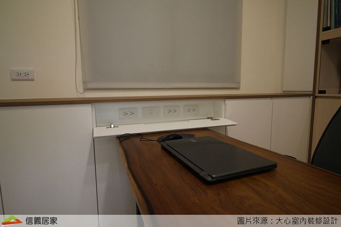 白色書房室內裝潢設計，包括書桌裝潢圖片